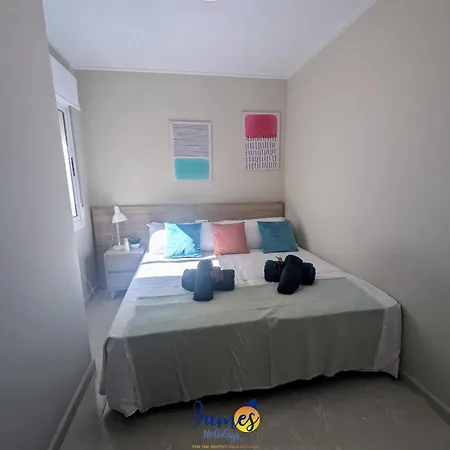 Prázdninový dům Modern 3 Bedroom Townhouse With Communal Pool Lb24