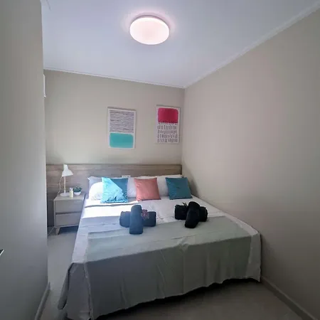 Prázdninový dům Modern 3 Bedroom Townhouse With Communal Pool Lb24 *