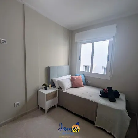Prázdninový dům Modern 3 Bedroom Townhouse With Communal Pool Lb24