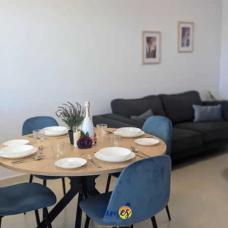 Nyaraló Modern 3 Bedroom Townhouse With Communal Pool Lb24 *